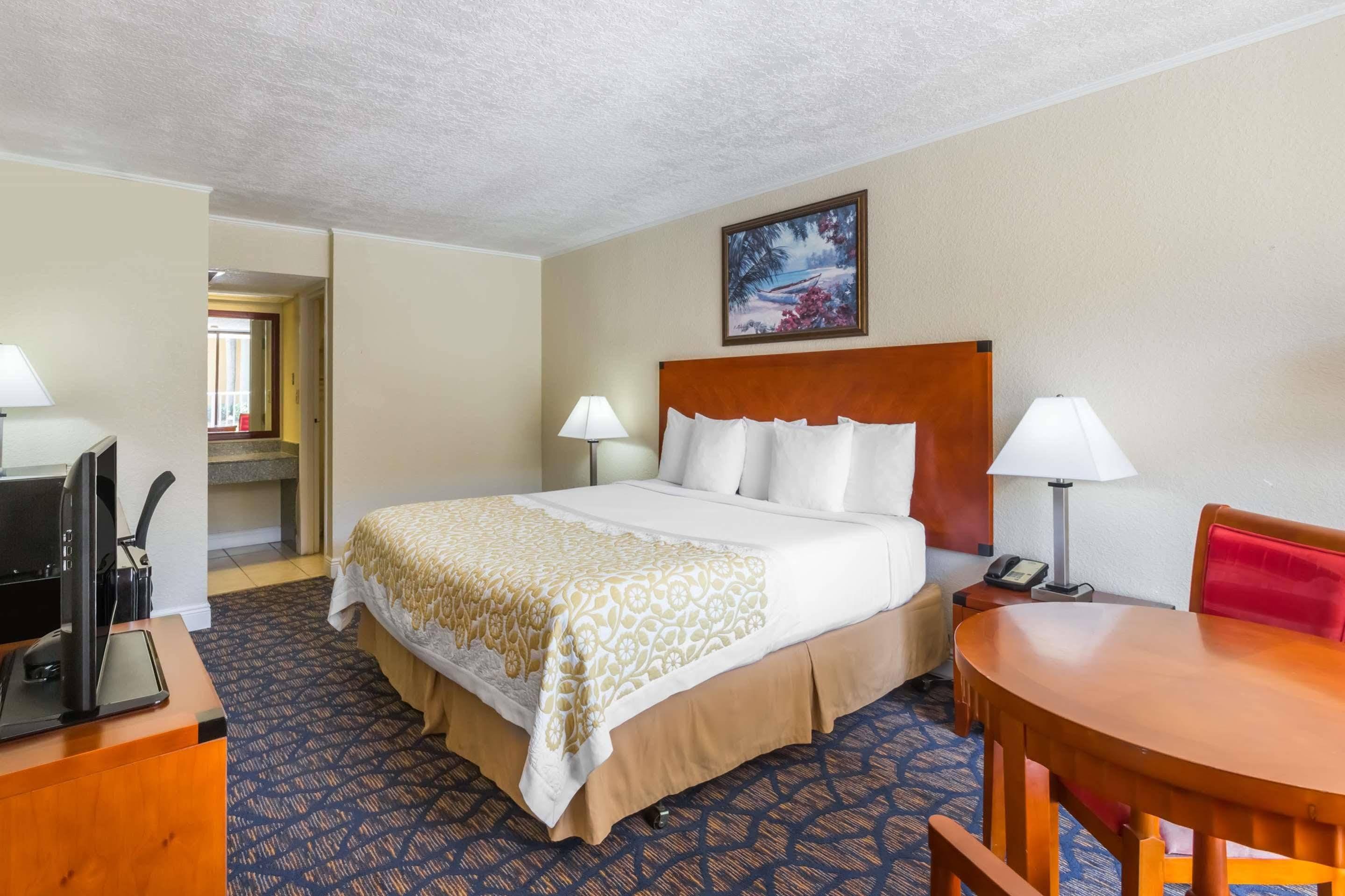 Days Inn & Suites By Wyndham Clermont Luaran gambar