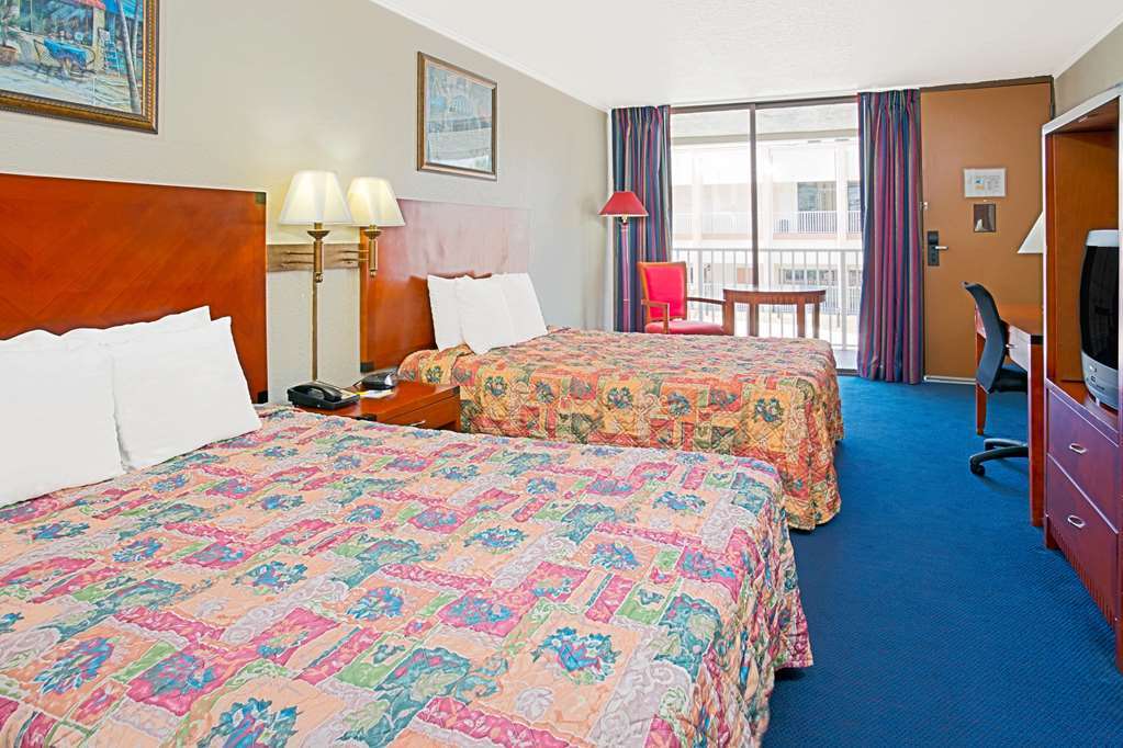 Days Inn & Suites By Wyndham Clermont Bilik gambar