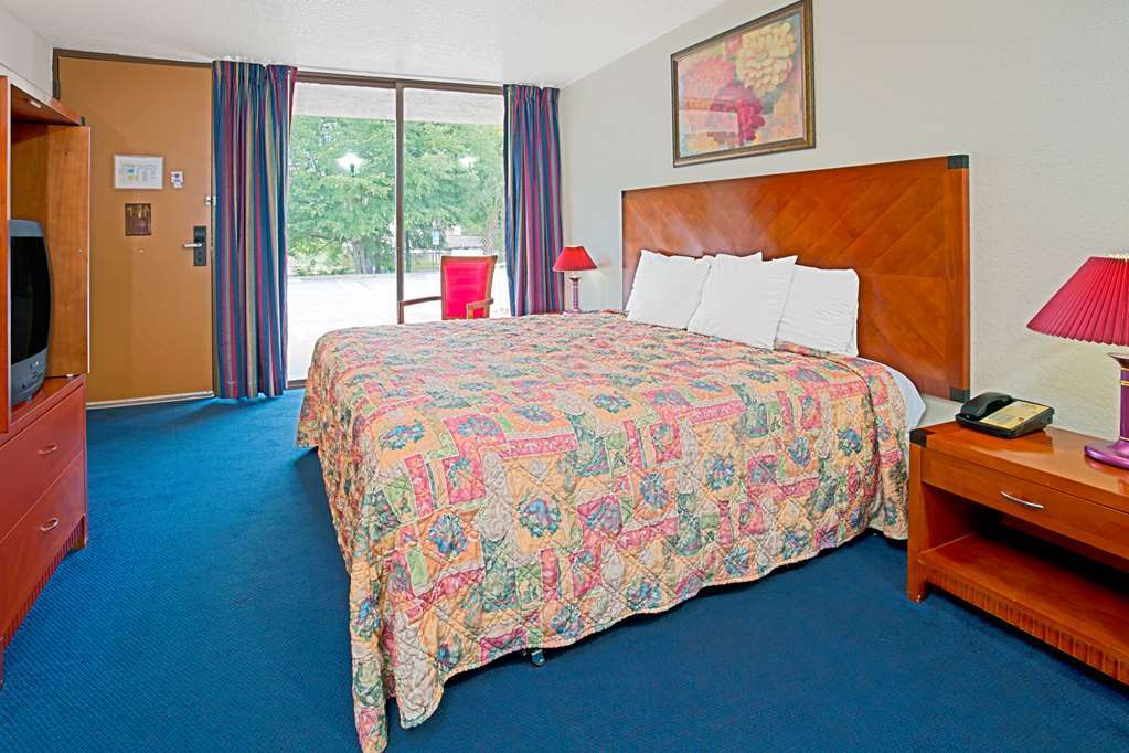 Days Inn & Suites By Wyndham Clermont Bilik gambar