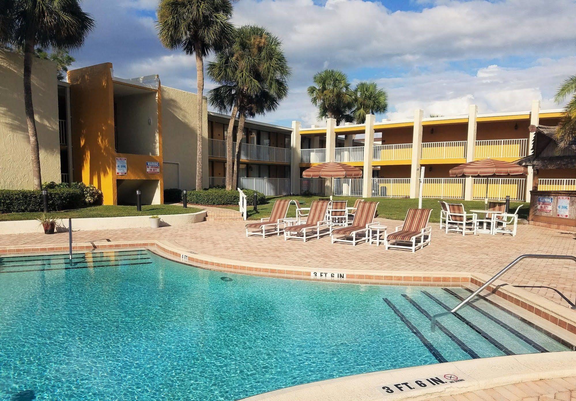 Days Inn & Suites By Wyndham Clermont Luaran gambar