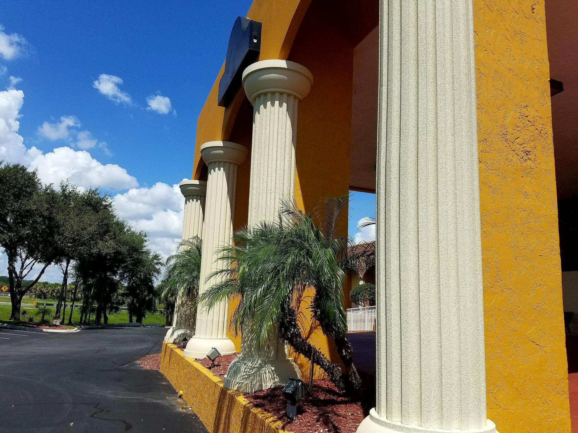 Days Inn & Suites By Wyndham Clermont Luaran gambar